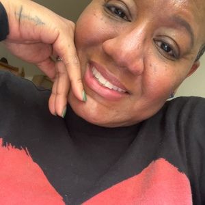 Meet your Posher, Yolanda